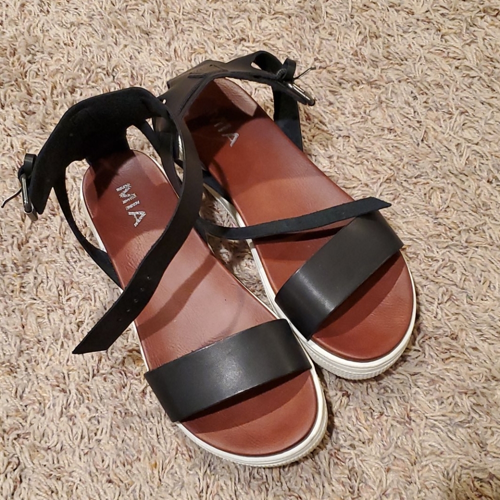 Mia Ellen Platform Sandal size 7